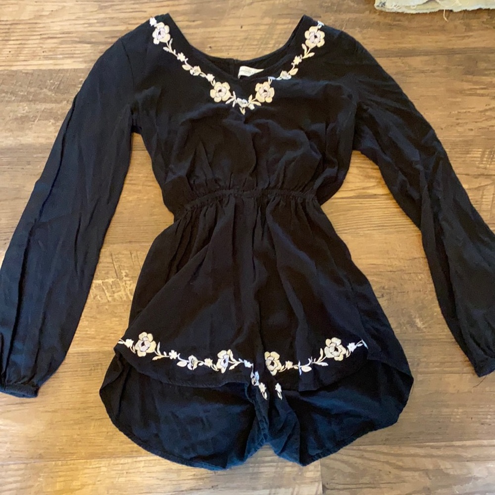 Black floral romper Abercrombie & Fitch
